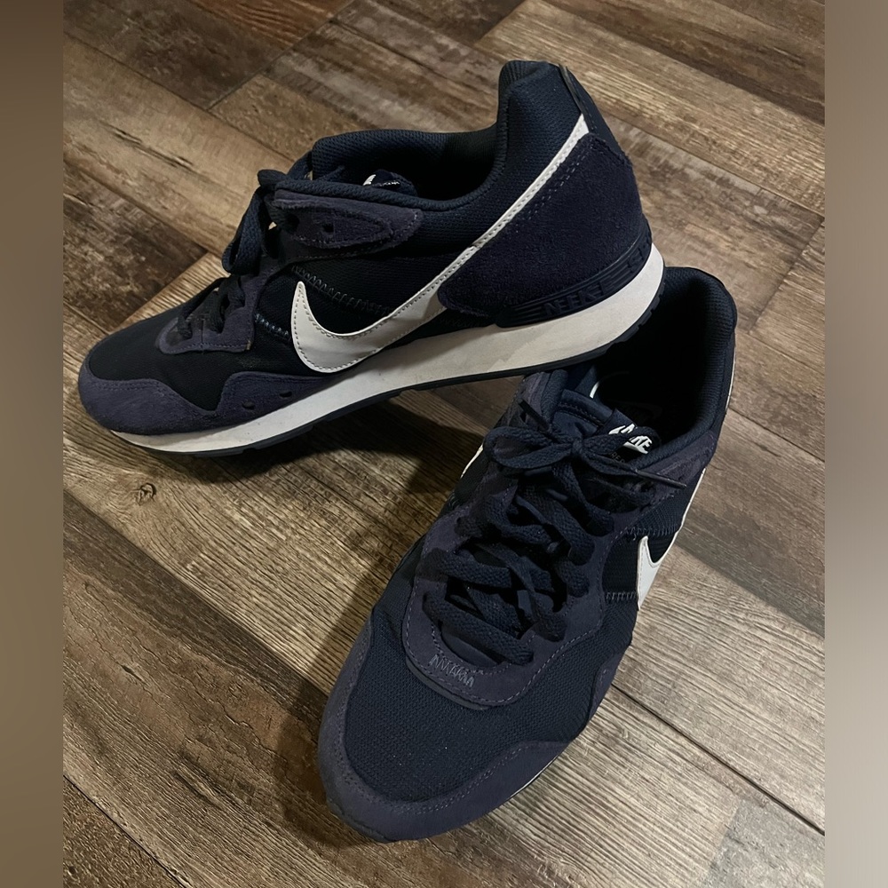 Nike Venture Runner - Midnight Navy Size 11